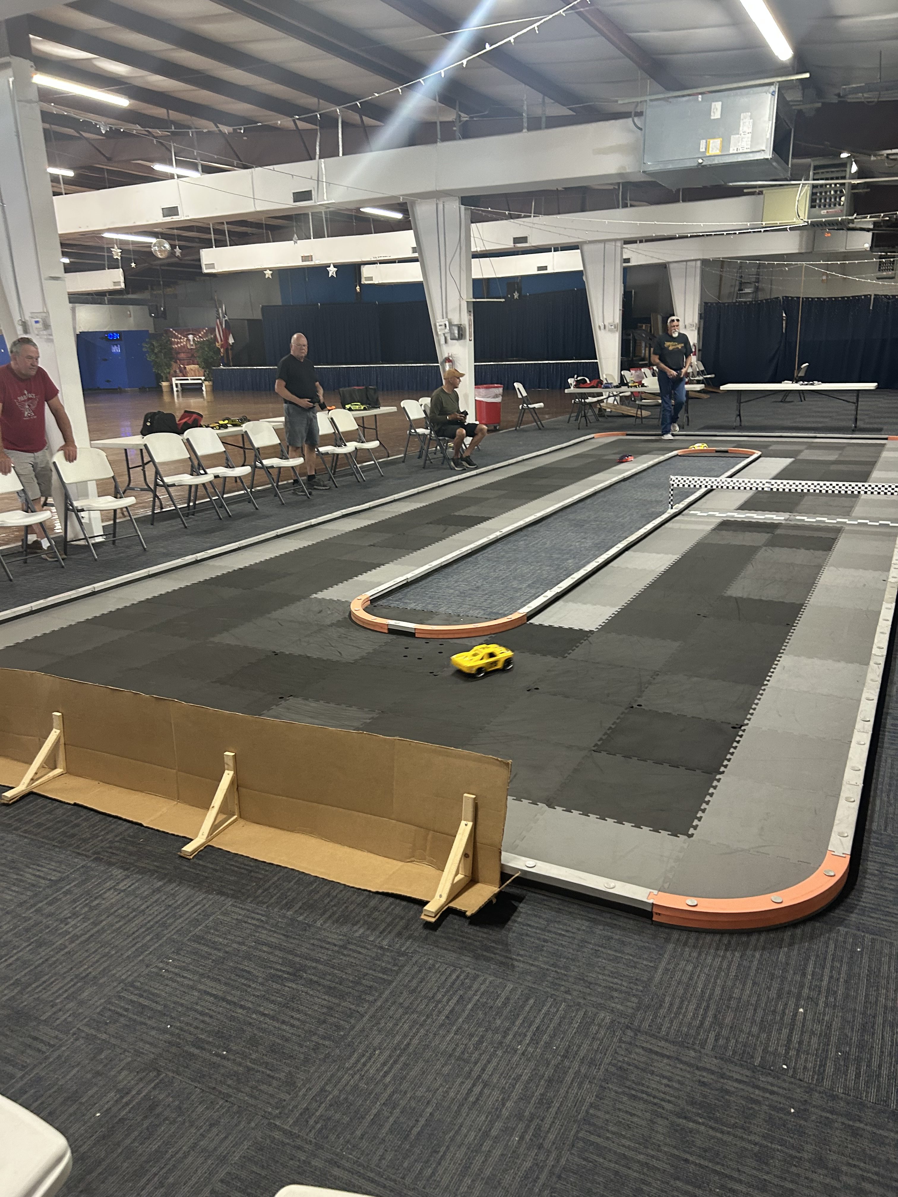 Indoor Mini-Track – Zoomers RC Car Club